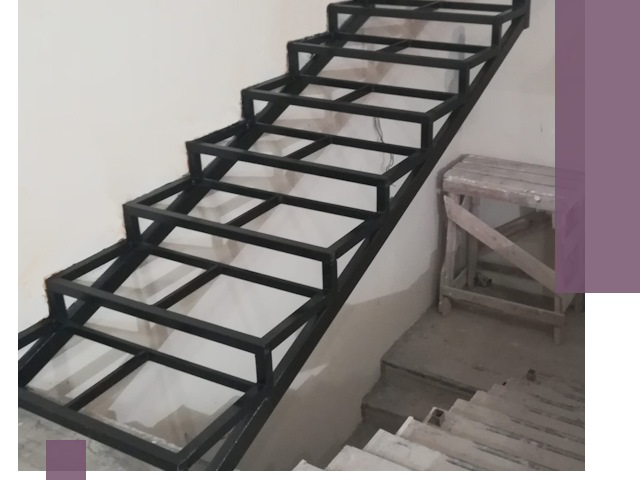 Демонтаж лестниц на металлокаркасе в Майкопе: быстрый вывоз и разбор