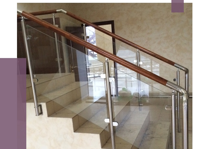 Комбинированные перила из металла и дерева в Майкопе