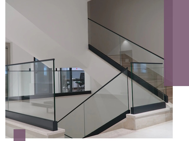 Стеклянные перила премиум-класса с установкой в Майкопе